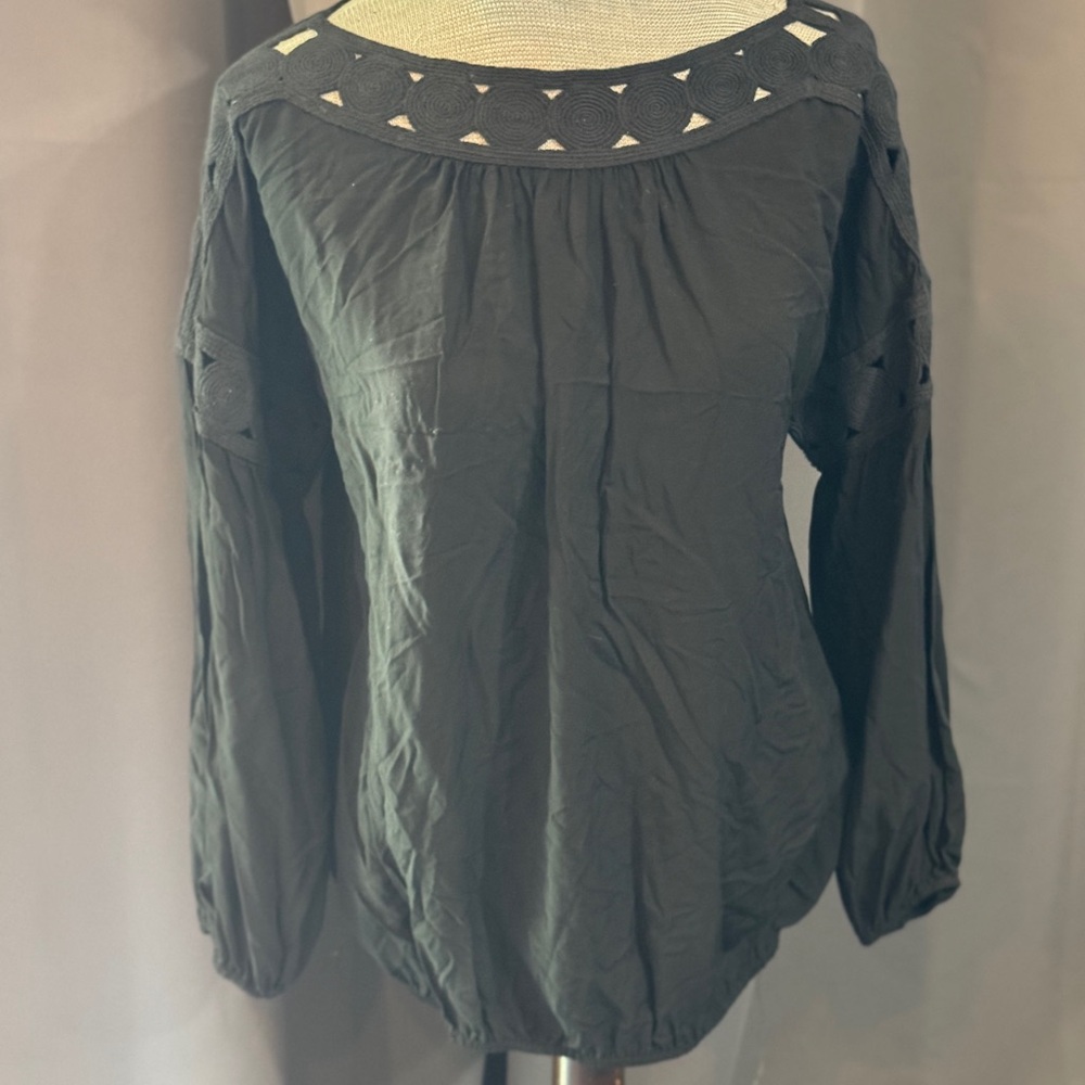 Sophie Max Black Long-Sleeve Cutout Yoke Tunic